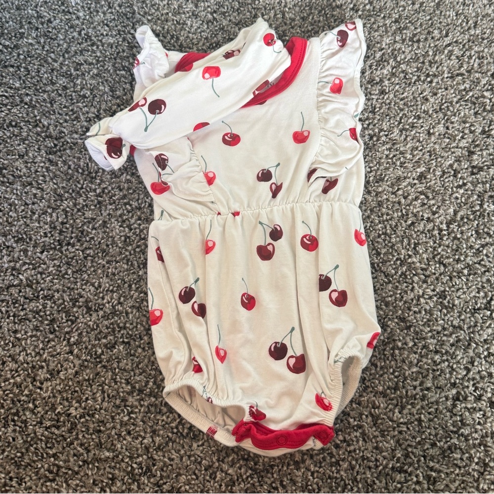 Kyte baby cherries bamboo bubble with matching bow p-3 months